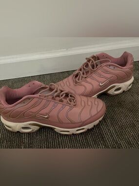 Nike Women’s Air Max Plus in Rose Pink